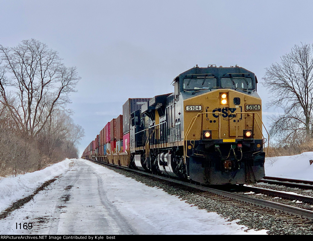 CSX 5104 on I169